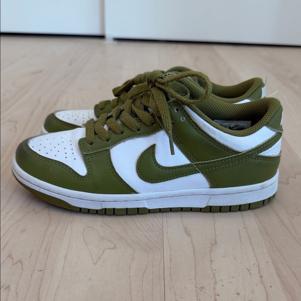 Nike Kids Olive Green and White Low-Top Dunk Sneakers